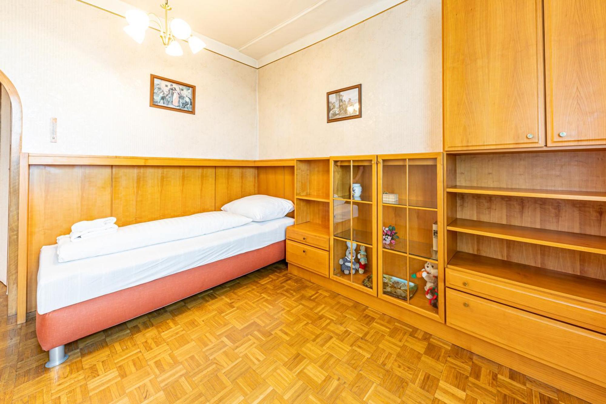 Vintage, View & Balcony By Jr City Apartments Wina Bagian luar foto